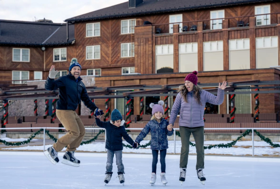 svr_icerink_skating_family_2023_highres_idarado_18