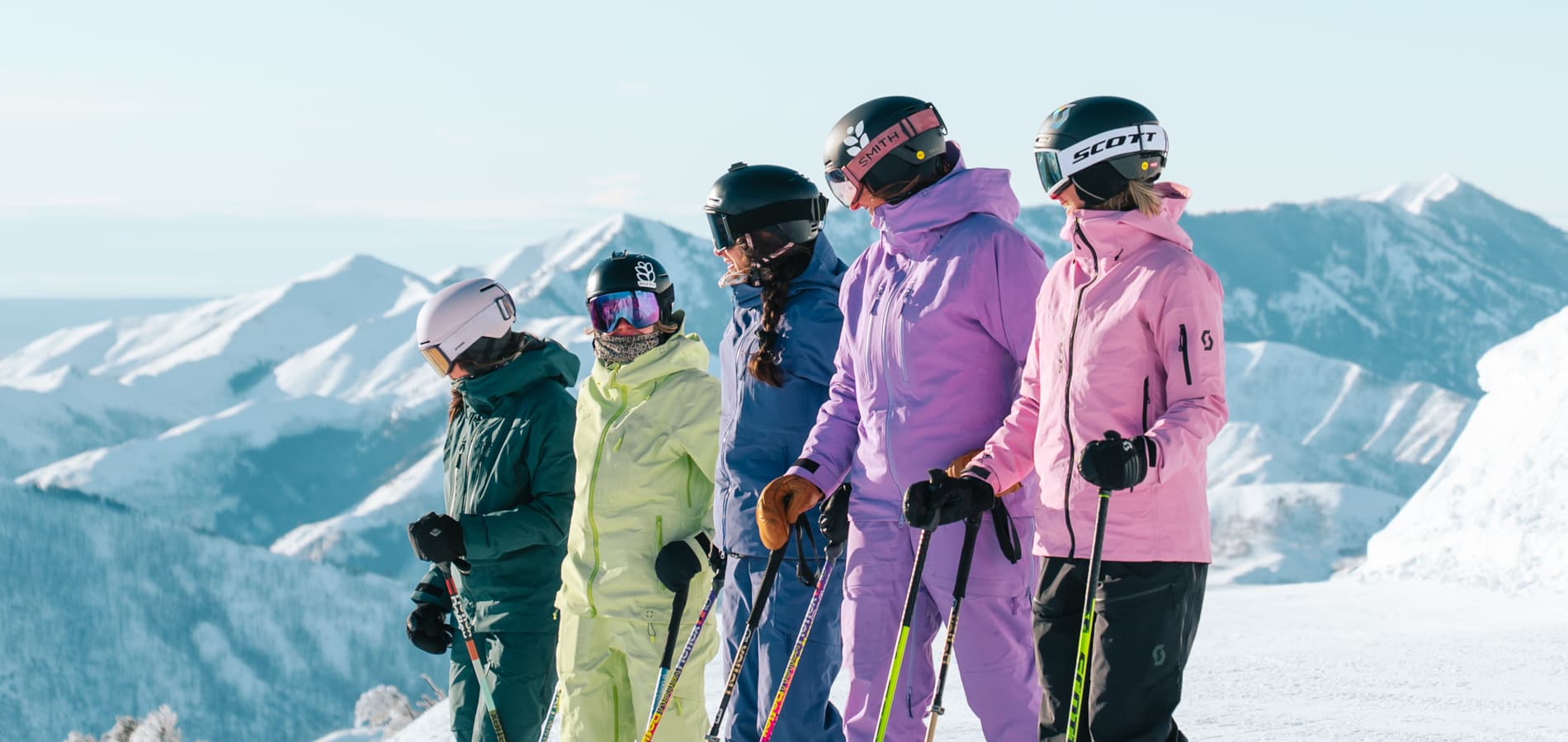 svr_nick_lacey_winter_skiing_group_scenic_01-08-26_a7400062_