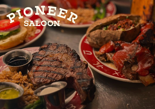 svr_icerink_skating_family_2023_highres_idarado_18